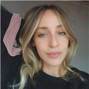 Soy una chica de 25 años empática y decidida, me licencié con los mejores resultados estudiando derecho en España e Italia. Quiero dar lecciones a todos los alumnos que tienen dificultades a la hora de aprender y entender el derecho